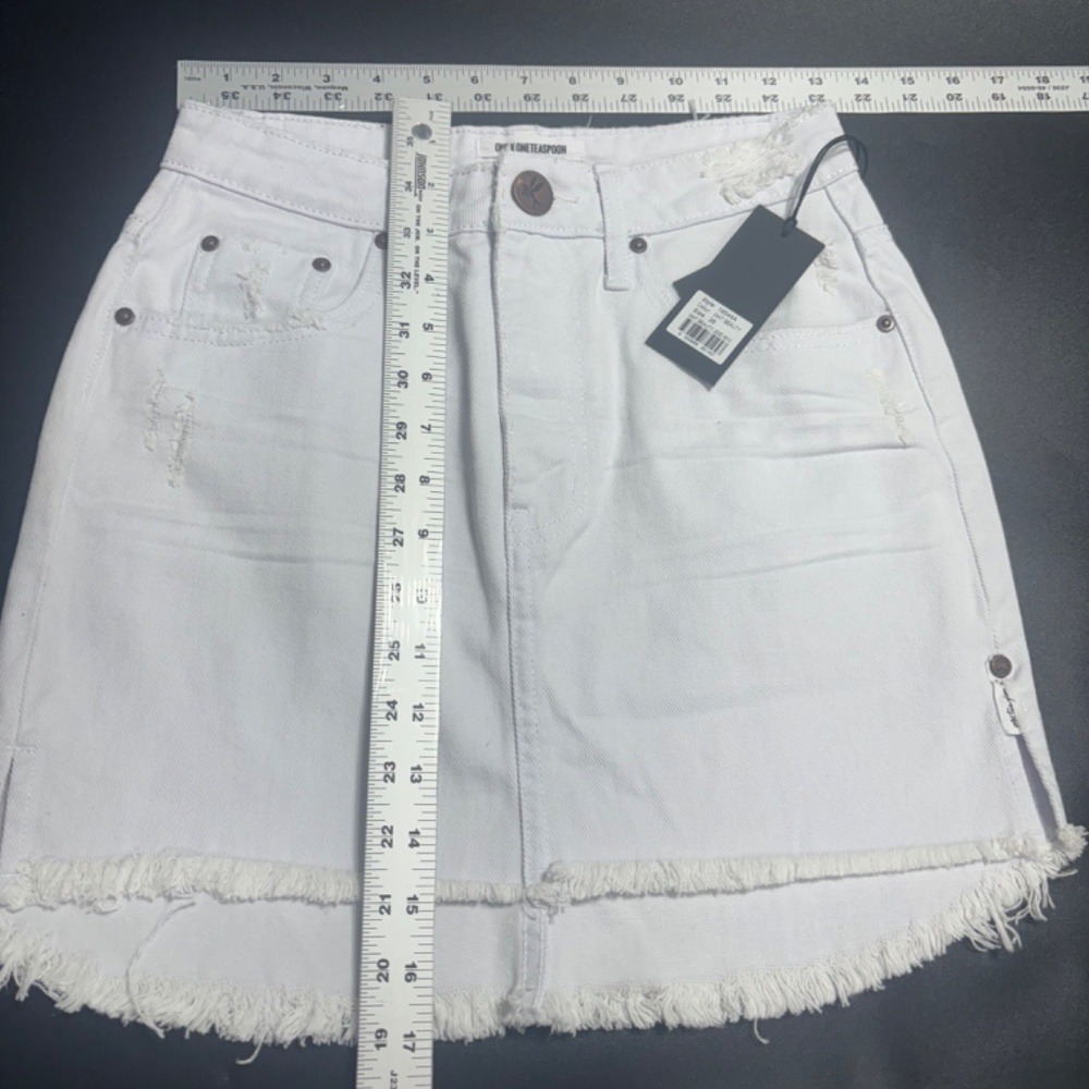 One Teaspoon NWT High Waisted 2020 Mini Denim Skirt in White Beauty 26 MSRP $110 - Picture 8 of 11